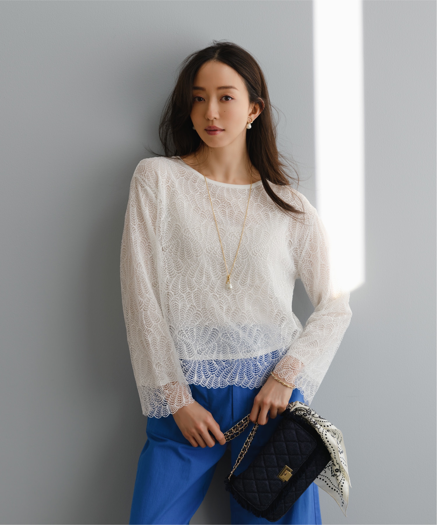23区 レースニット ブルー 春華やぎコーデ