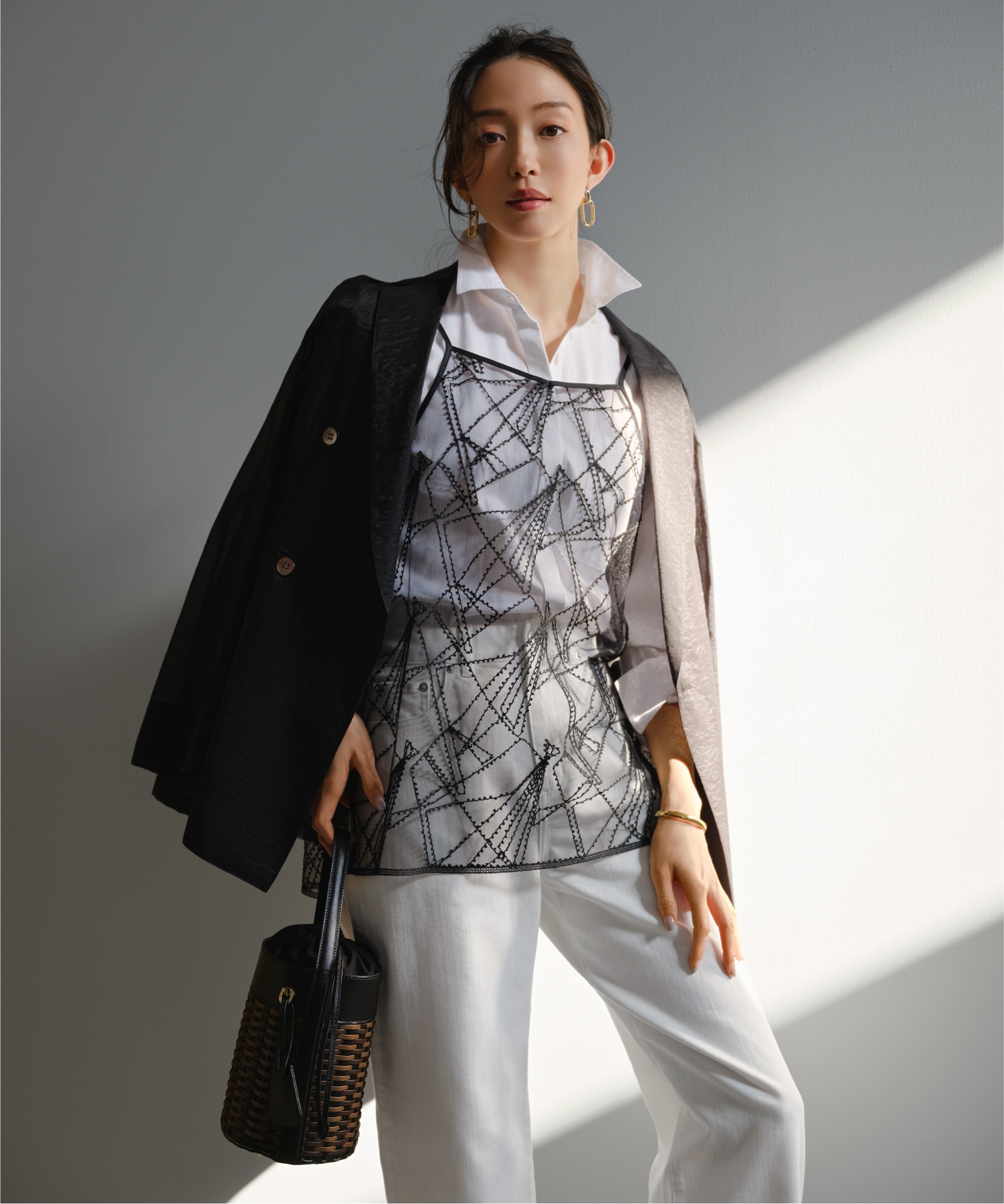 23区 レースキャミソール モノトーンコーデ