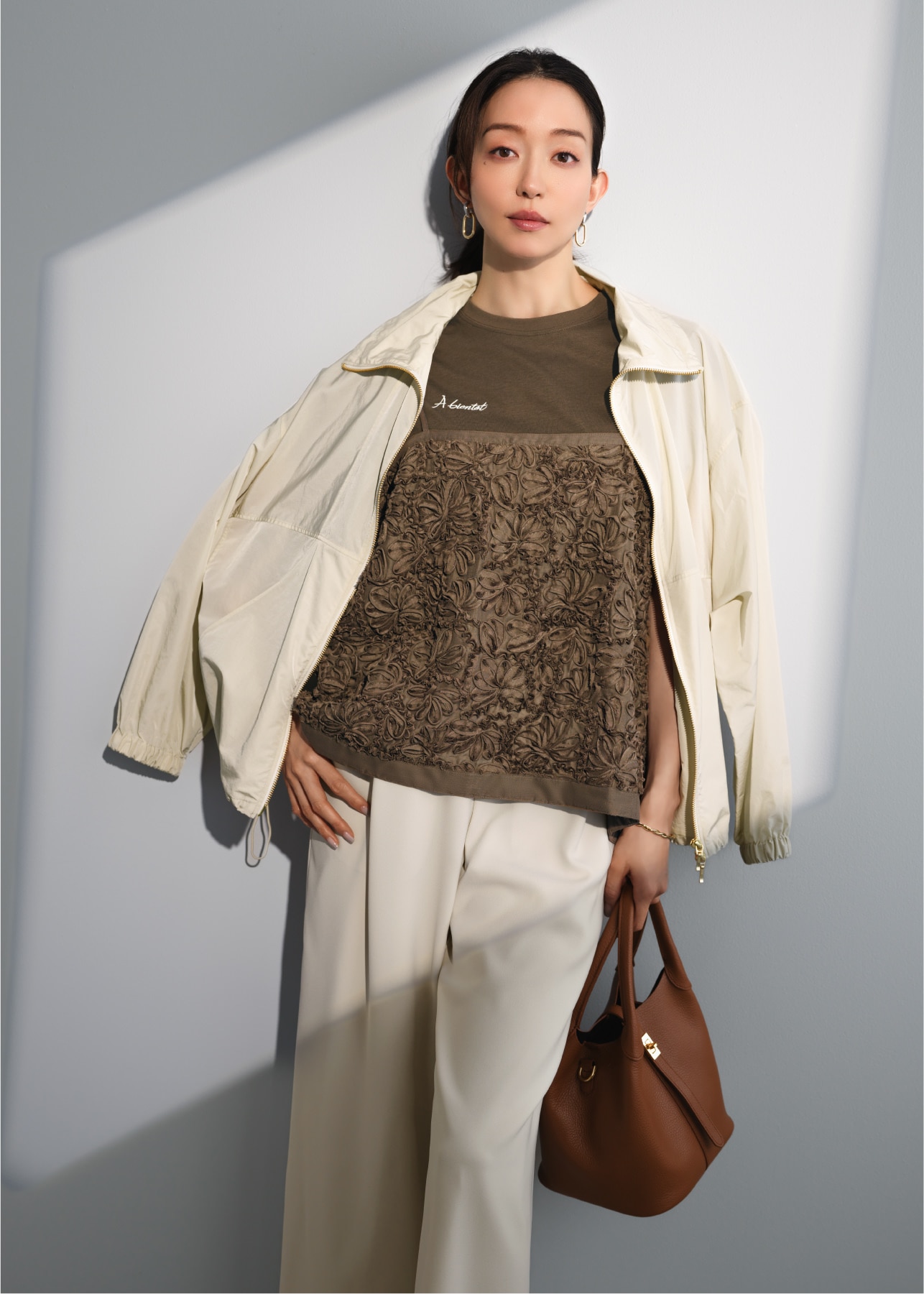 23区 レースブラウス ブラウン ニュアンスカラーコーデ