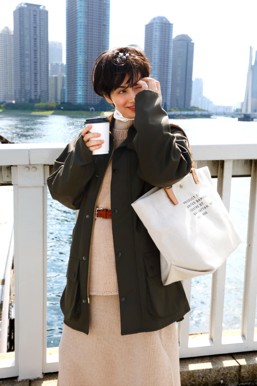 ミディアムオフホワイト