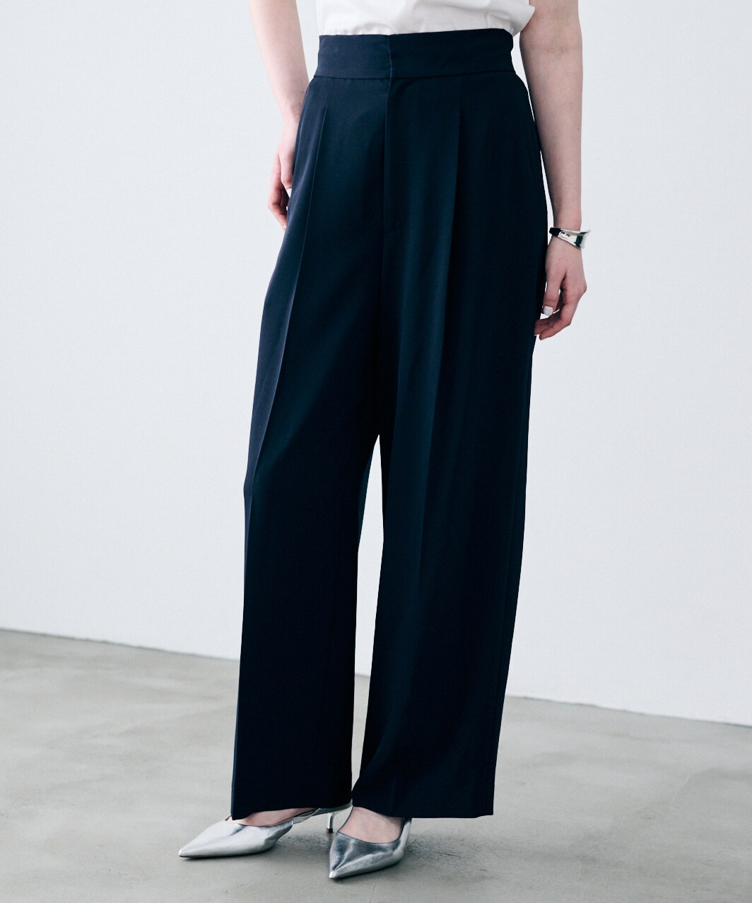 STRAIGHT PANTS