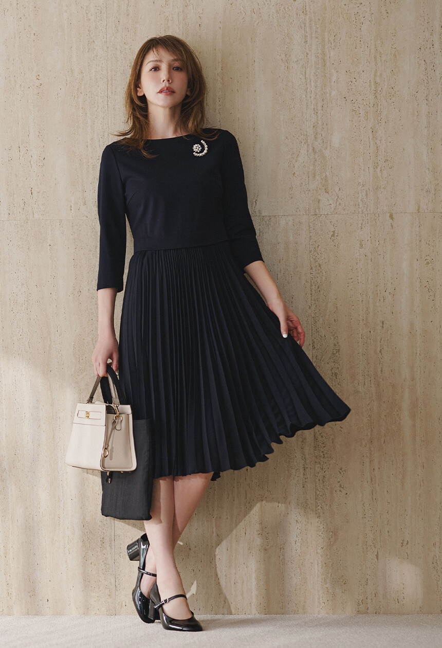 ポンポネット　新品タグ付き　スカート・ブラウス　組曲　未使用に近い　黒ブレザー 組曲】上品さはもちろん、華やかに着映えたい！大人可愛い派の卒入