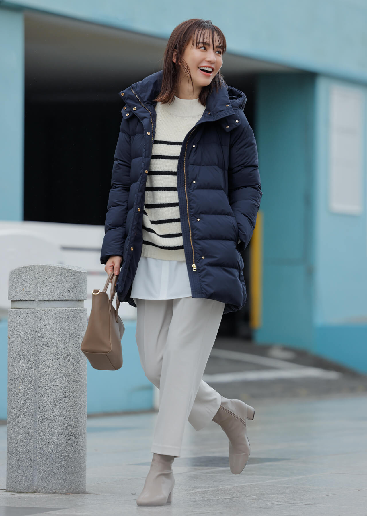 優木まおみさんの着こなしで紹介！冬の本命アウターは「洗えるダウン