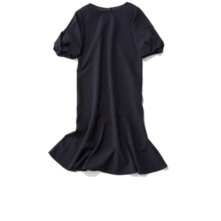 オフィスにもOKな女性らしいデザイン