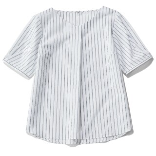 ストライプ柄と切り線デザインで縦長効果