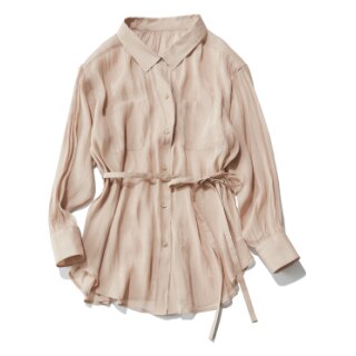 ゆったりシルエット＆<br>抜け衿でこなれ感アップ