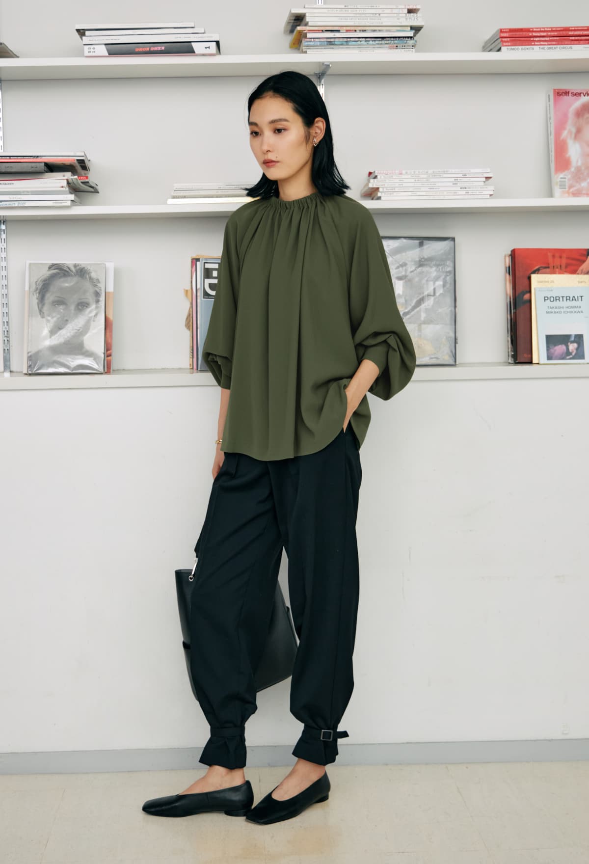 黒のクールさを保てる深みのある黄色