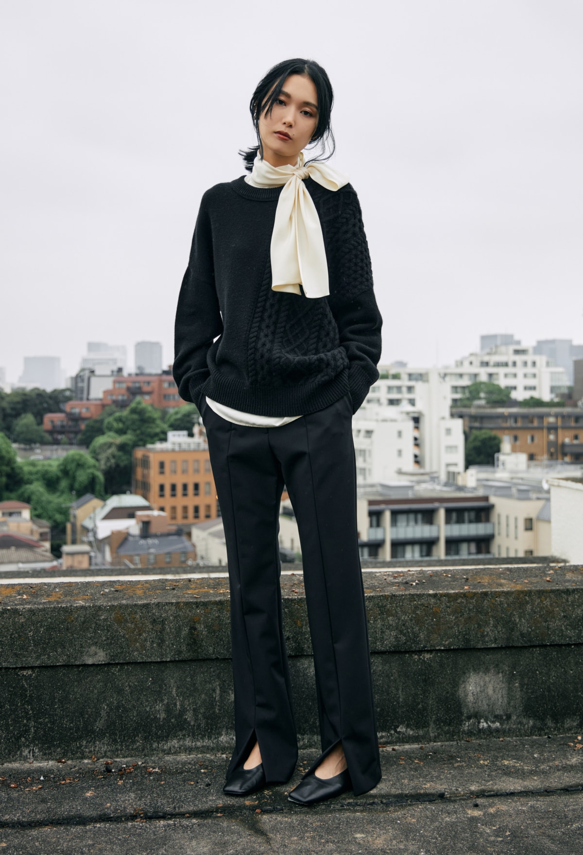 ジャケットにあえてのTシャツでこなれる