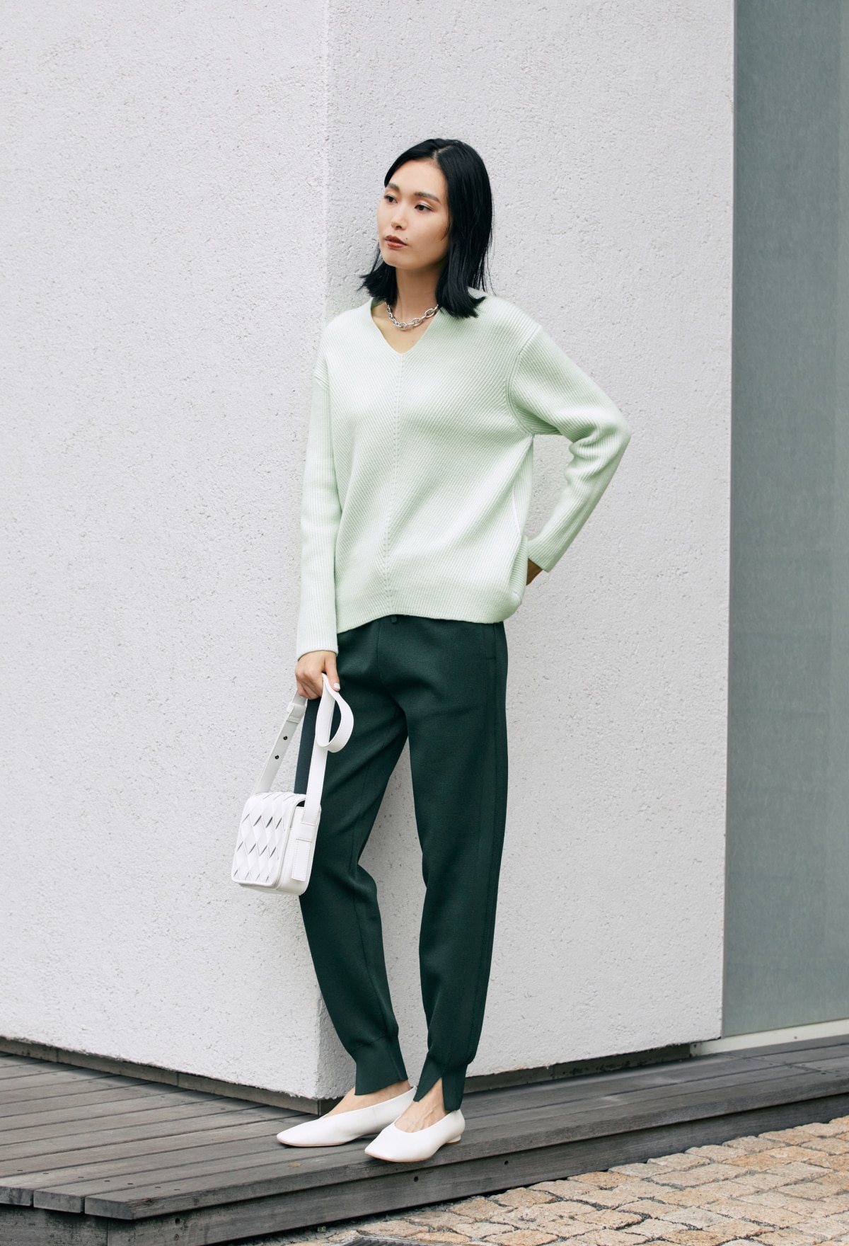 黒のクールさを保てる深みのある黄色