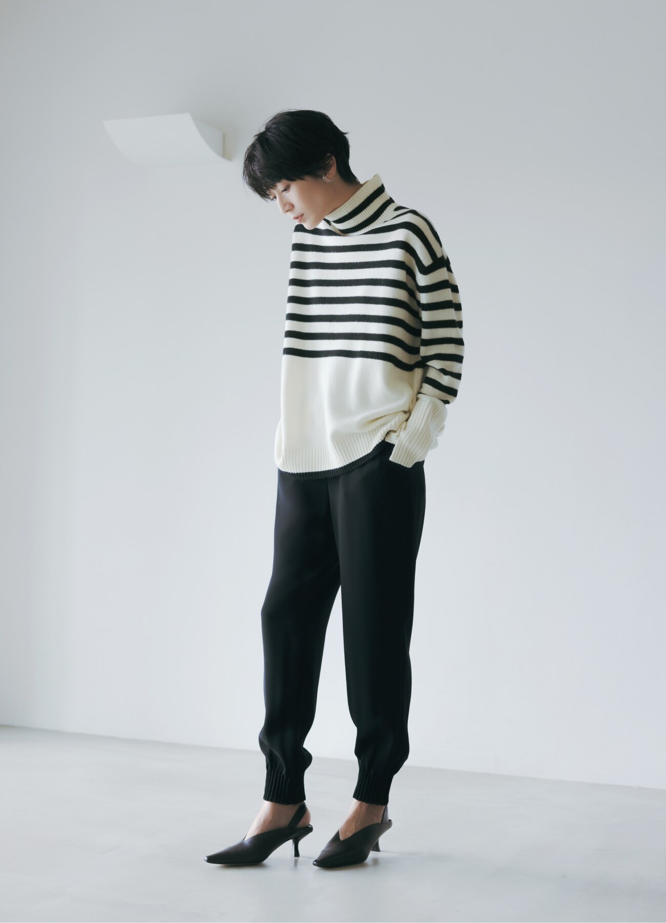 カジュアルを更新する トレンドの“透け感”トップス