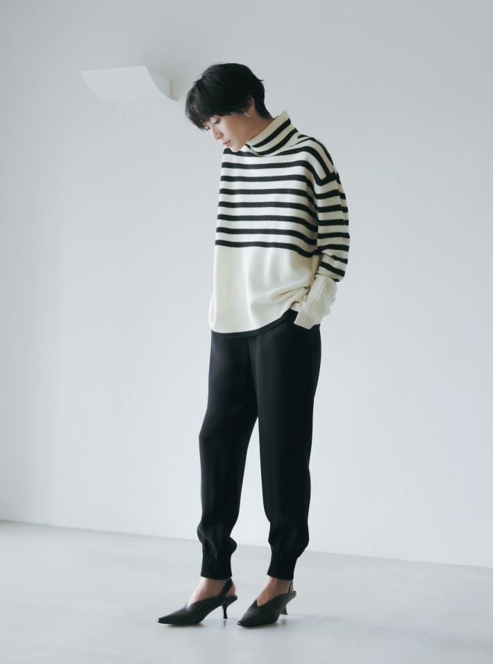 カジュアルを更新する トレンドの“透け感”トップス