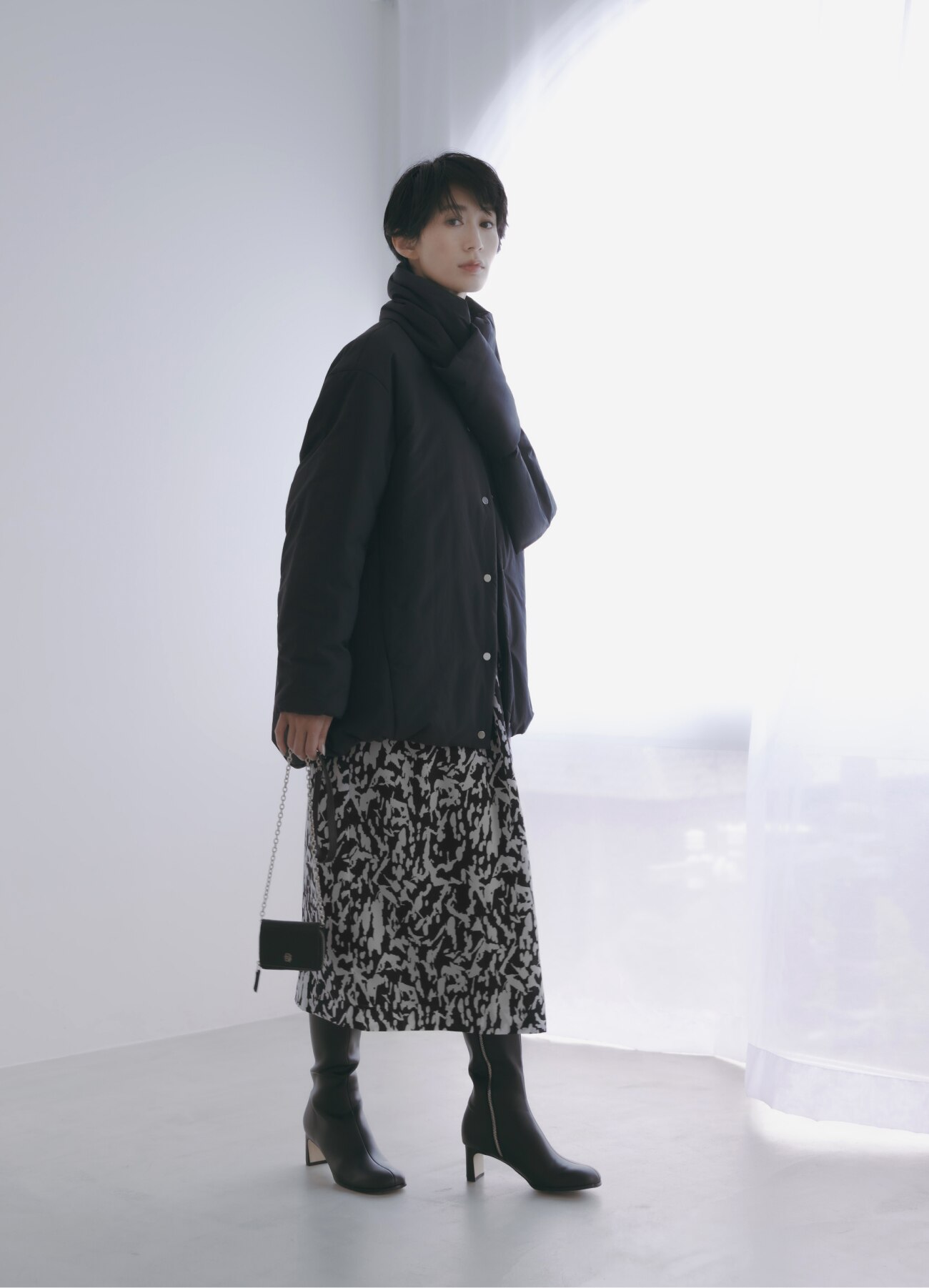 カジュアルを更新する トレンドの“透け感”トップス