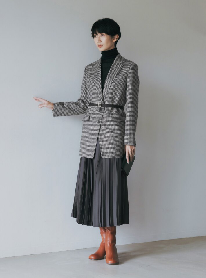 カジュアルを更新する トレンドの“透け感”トップス