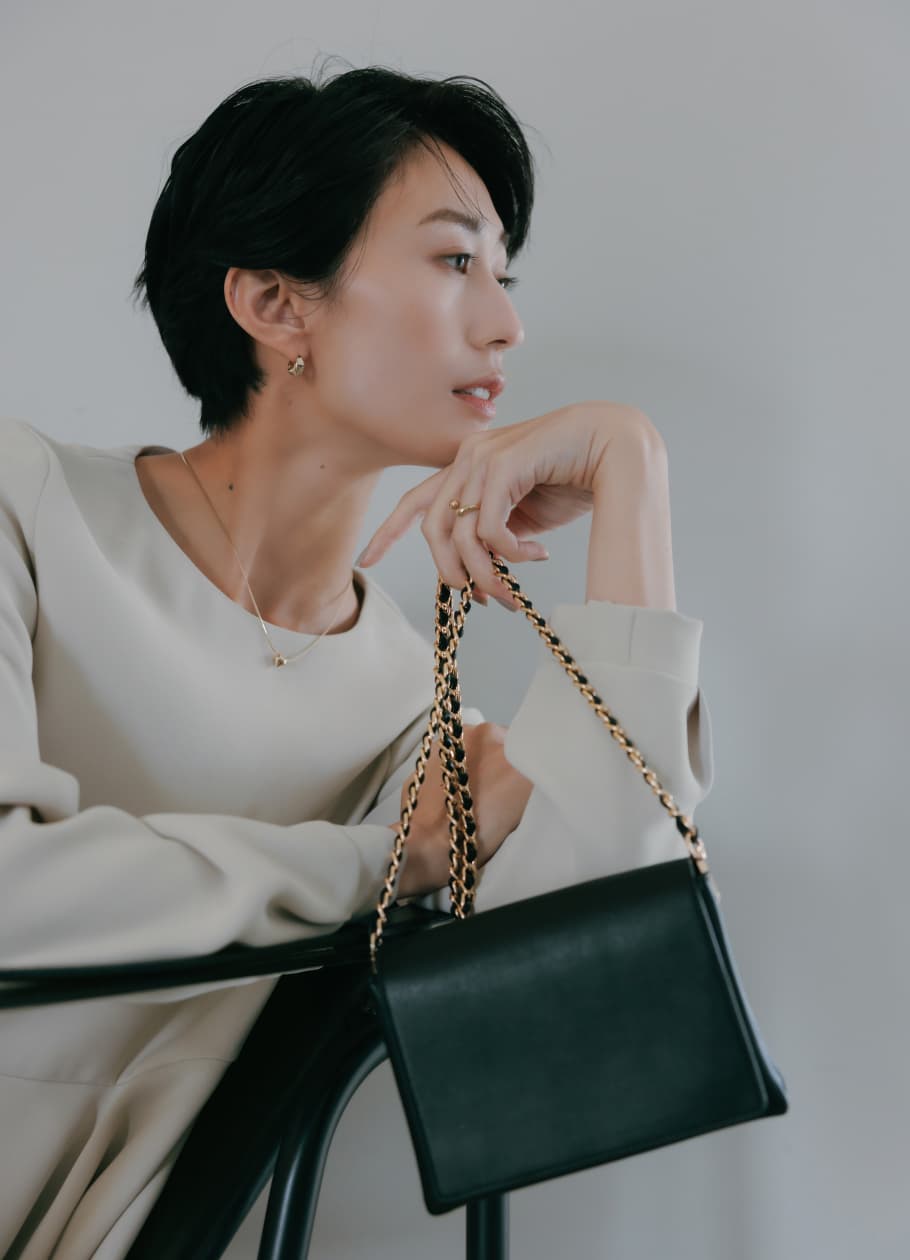 セットアップを格上げするリッチ感のあるゴールドと黒