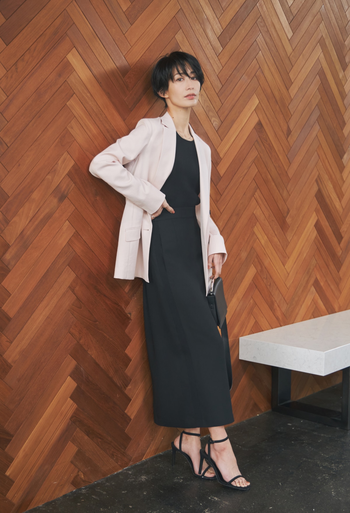 休日もセットアップをカジュアルに着こなす