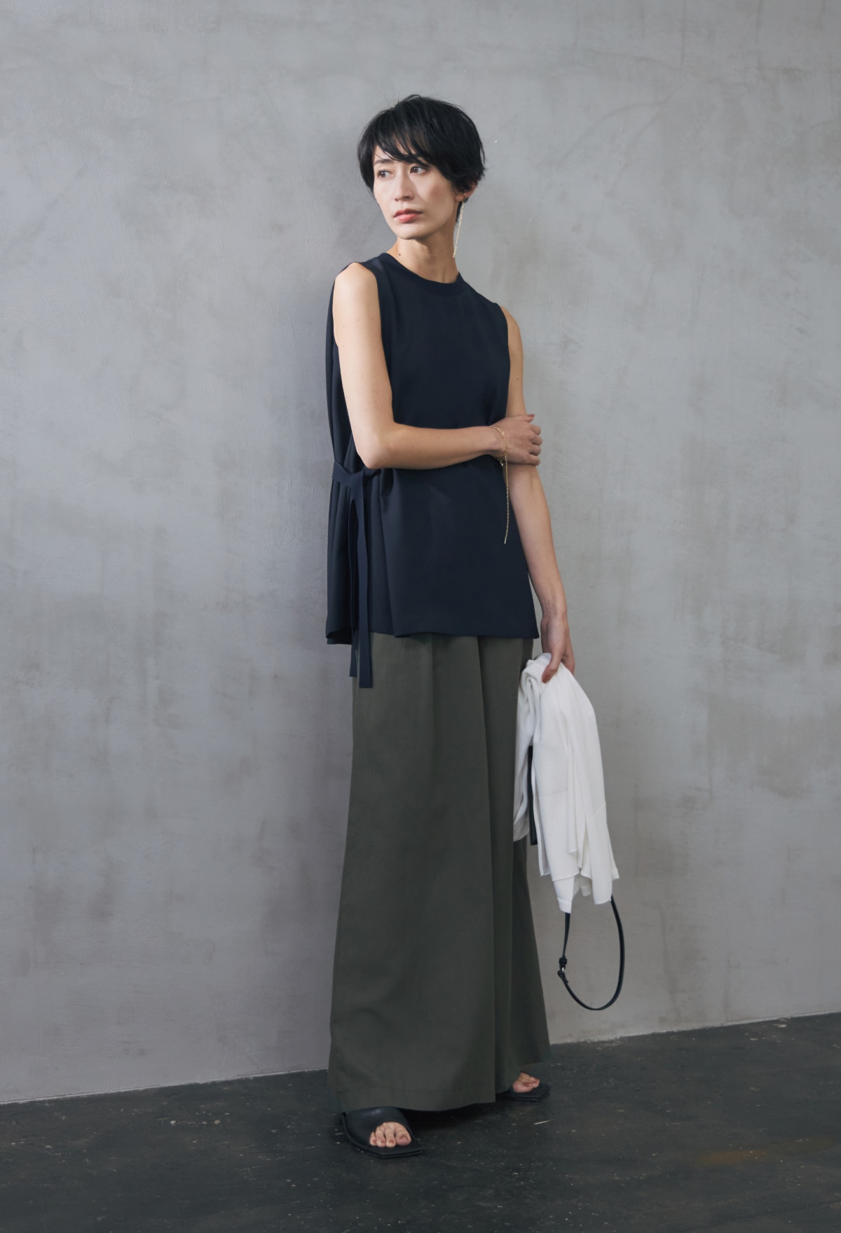 休日もセットアップをカジュアルに着こなす