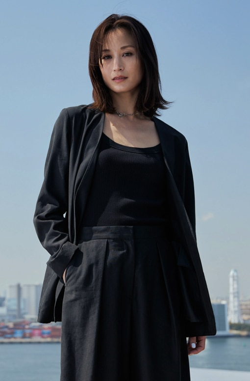黒田エイミが魅せるEARLY SUMMER CASUAL -初夏の風を纏う、羽織とワンピ-