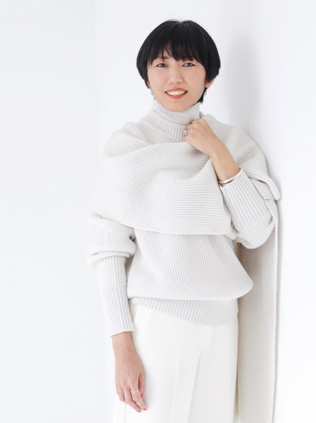 PRがおすすめする 細見えダウンコートと洗練コーデ