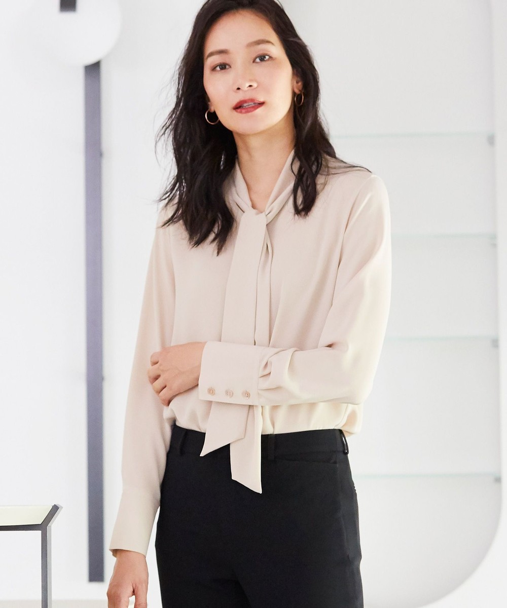 【オンワード】 BEIGE,>トップス 【好評につき新色追加】OLIVE / ボウタイブラウス Sax 4 レディース 【送料無料】