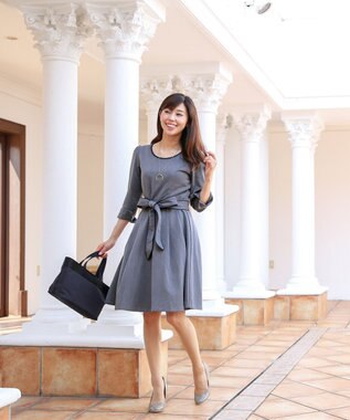 大人女性が選ぶ上品な配色パイピングワンピース Tiaclasse ファッション通販 公式通販 オンワード クローゼット