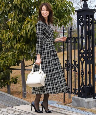 1枚で旬なスタイリングが決まるチェック柄カシュクールワンピース Tiaclasse ファッション通販 公式通販 オンワード クローゼット