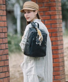 UNBILLION 【テレビ ドラマ着用アイテム】cachecache スカーフ付きファスナーリュック