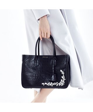 牛革 クロコ型押し スワロ付 定番 トートバッグ 32cm A D M J ファッション通販 公式通販 オンワード クローゼット 牛革 クロコ型押し スワロ付 定番 トートバッグ 32cm A D M J ファッション通販 公式通販 オンワード クローゼット