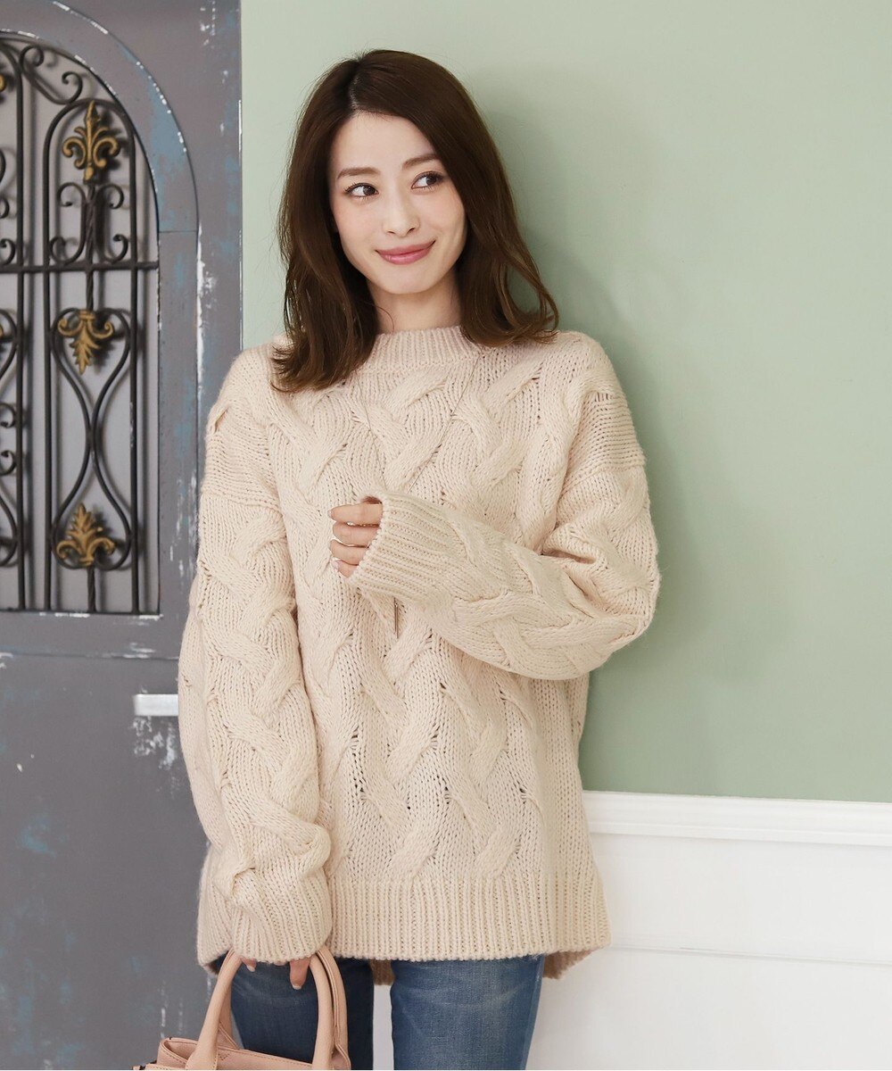 こなれ感を演出するアルパカ混オーバーサイズニット