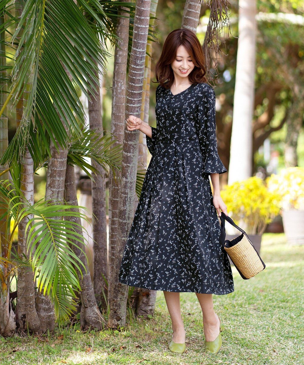 【洗える】女性らしさ薫る 花柄ボタンワンピース