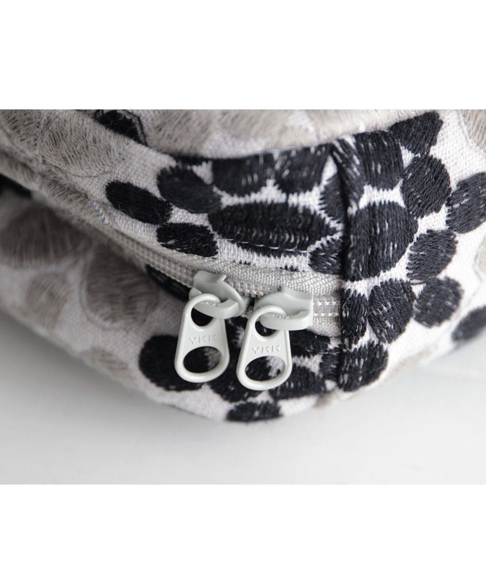 AND WOOL 花タイル ポーチ 