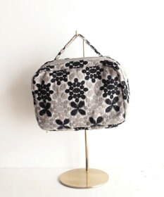 AND WOOL 花タイル ポーチ