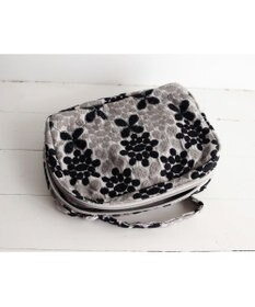 AND WOOL 花タイル ポーチ