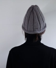 AND WOOL 〈上質な素材と手仕事から生まれた優しいニット〉ウールのリブ編みニット帽子