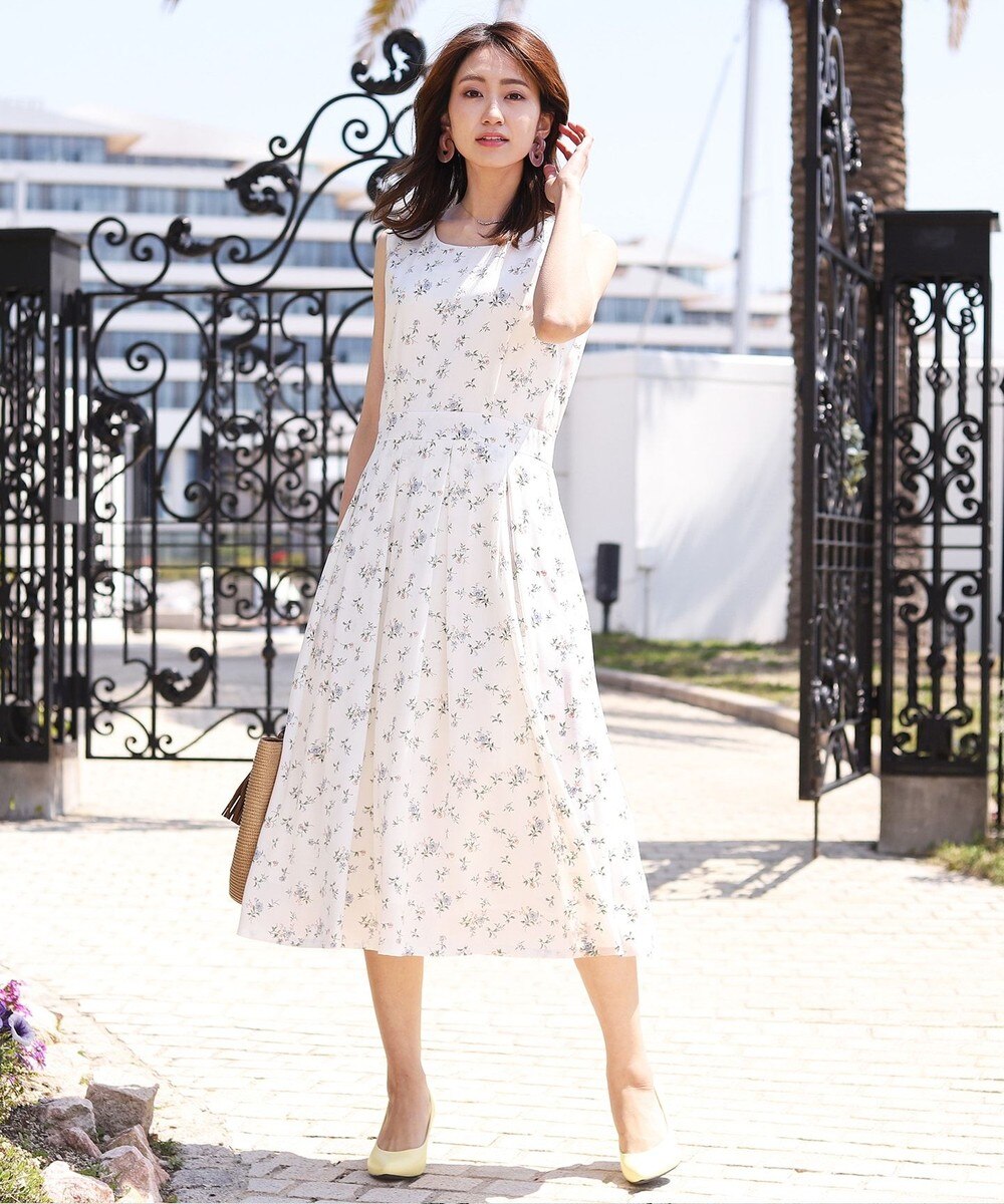 【洗える】シックで落ち着いた小花柄フレアミモレワンピース