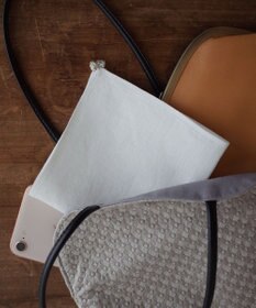AND WOOL 〈フォーマルシーンにもギフトにもお勧めな上質素材〉フレンチリネンのハンカチ（ビーズモチーフ）