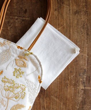 AND WOOL 〈フォーマルシーンにもギフトにもお勧めな上質素材〉フレンチリネンのハンカチ（ビーズモチーフ） ホワイト