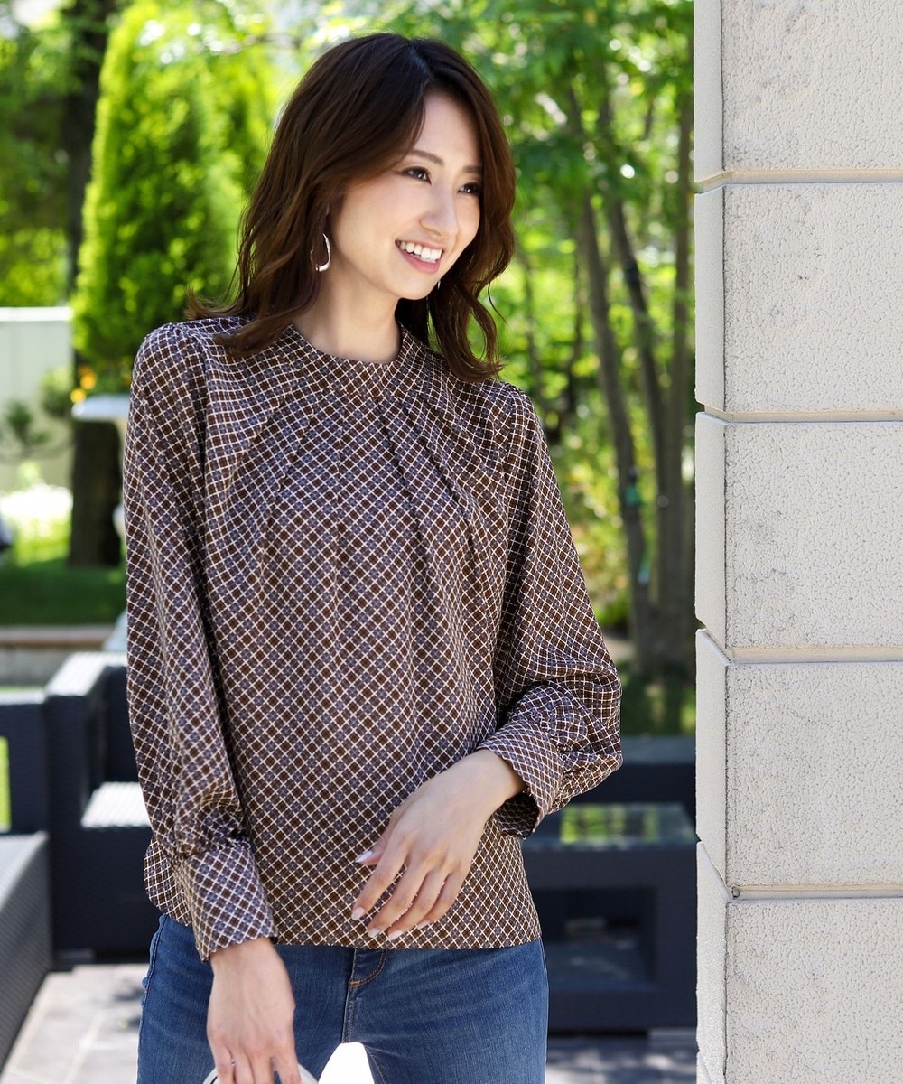 【洗える】大人上品なハイネックギャザー柄ブラウス