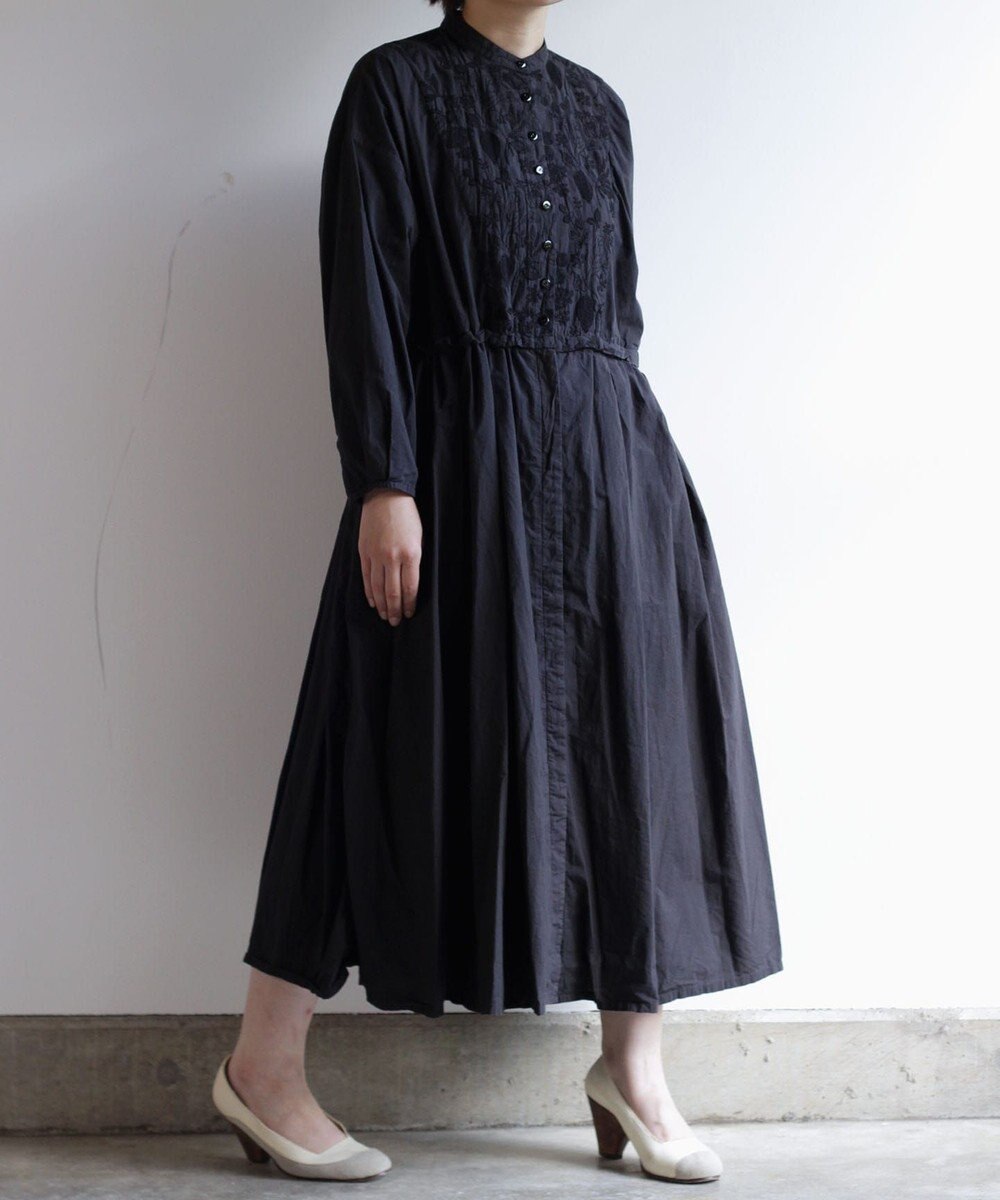 筆記帳刺繍の製品染ワンピースドレスコート ブラック 02