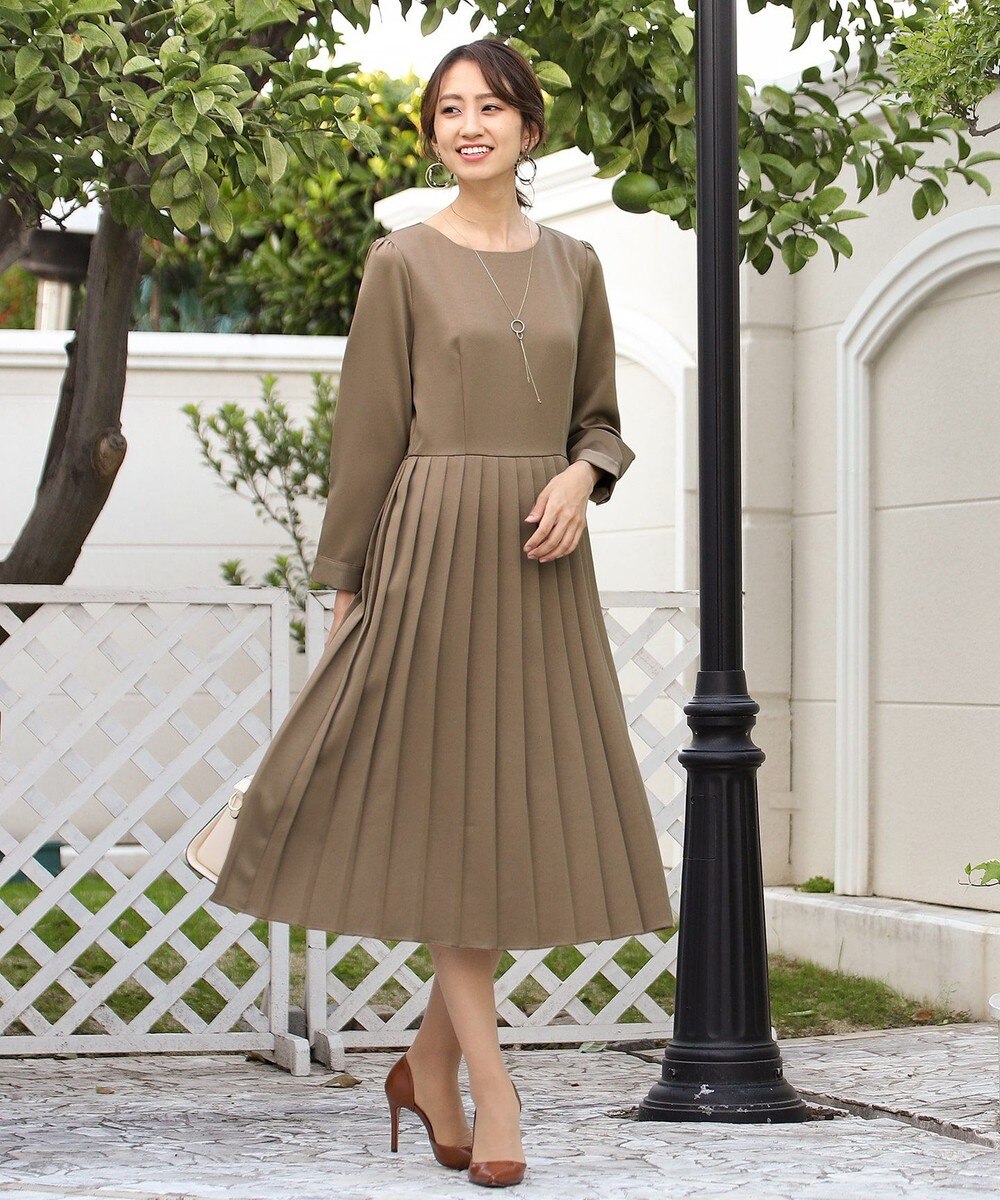 【洗える】幅広く活躍が期待できるプリーツワンピース