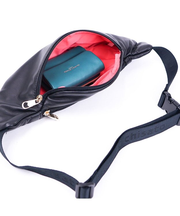 tsumori chisato CARRY ライトラム ボディバッグ　軽くてシンプル　しっとりとした手触りの羊革　サコッシュ　ウエストポーチ ブラック