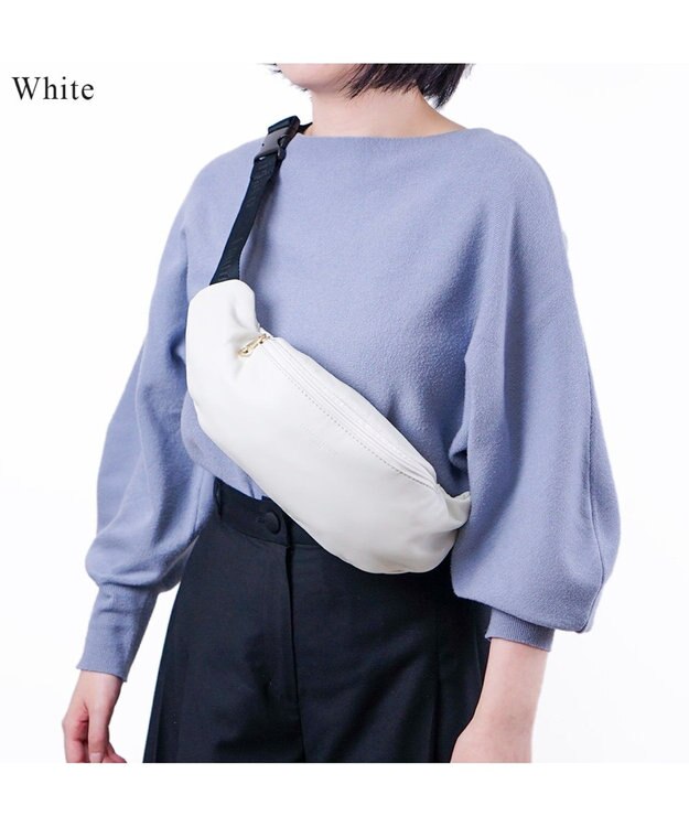 tsumori chisato CARRY ライトラム ボディバッグ　軽くてシンプル　しっとりとした手触りの羊革　サコッシュ　ウエストポーチ ブラック