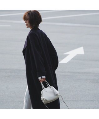 LA BAGAGERIE 【インスタグラマー・本郷智香子さんコラボ商品】フレームソフトレザーバッグ Sサイズ アイボリー