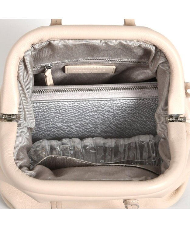 LA BAGAGERIE 【インスタグラマー・本郷智香子さんコラボ商品】フレームソフトレザーバッグ Sサイズ アイボリー