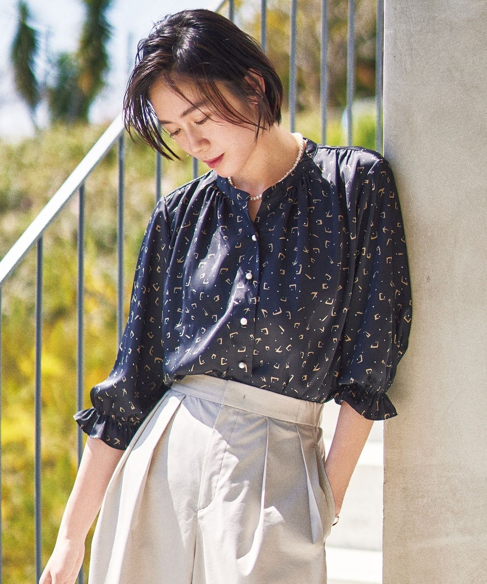 【オンワード】 自由区 S(小さいサイズ)>トップス 【カタログ掲載・WEB & 一部店舗限定・セットアップ対応・洗える】セミブライトサテン ブラウス ネイビープリント 32 レディース 【オンワード】 自由区 S(小さいサイズ)>トップス 【カタログ掲載・WEB & 一部店舗限定・セットアップ対応・洗える】セミブライトサテン ブラウス ネイビープリント 32 レディース