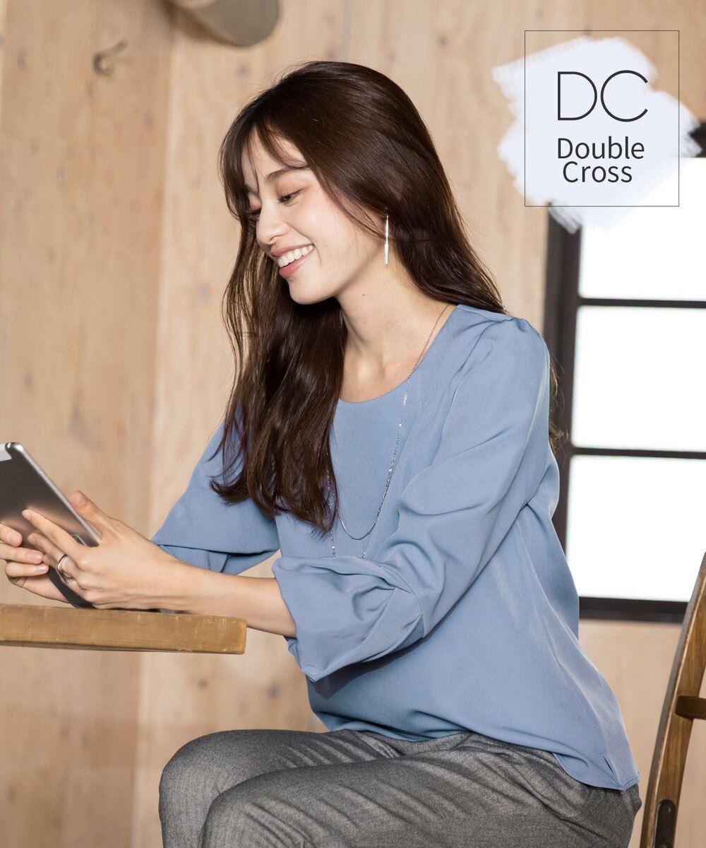 【洗える】【ダブルクロス】きれいめに着こなせる袖口デザインタックブラウス