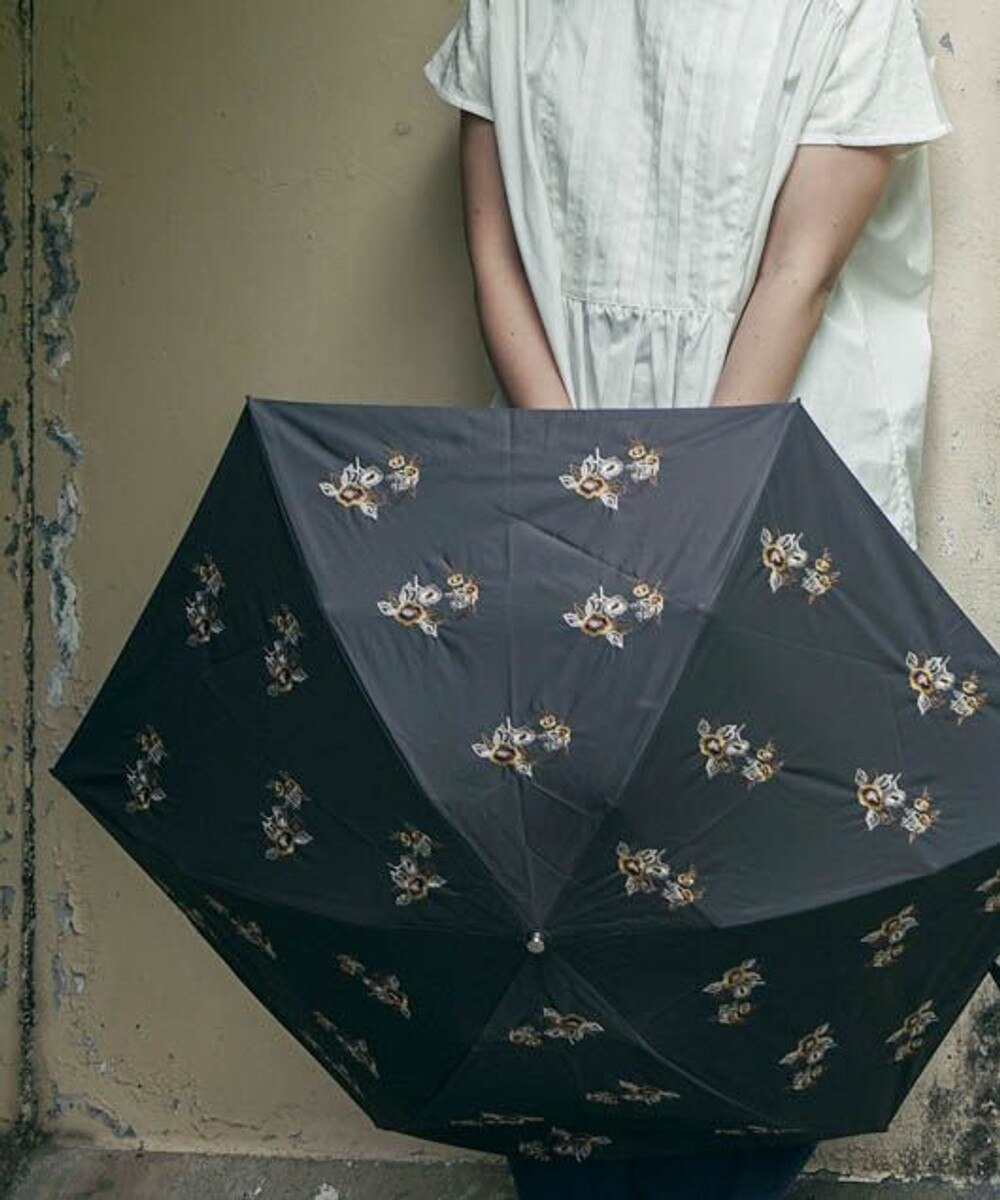 ＜オンワード＞muuc>ファッション雑貨 〈UVカット率99%以上・一級遮光生地・晴雨兼用〉野ばら刺繍の日傘 （折りたたみ傘タイプ） グレー F レディース 【送料無料】
