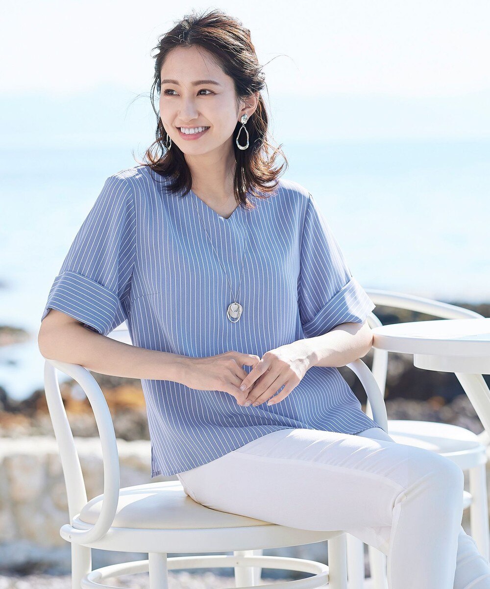 【オンワード】 Tiaclasse>トップス 【洗える】ゆったりシルエットの幅広カフスブラウス オフストライプ M レディース 【送料無料】