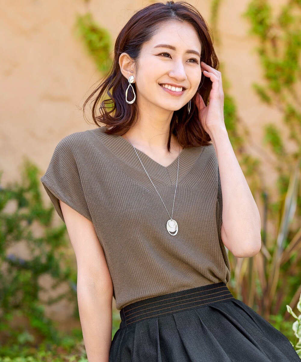 【洗える】小顔効果も期待できるフレンチスリーブVネックニット