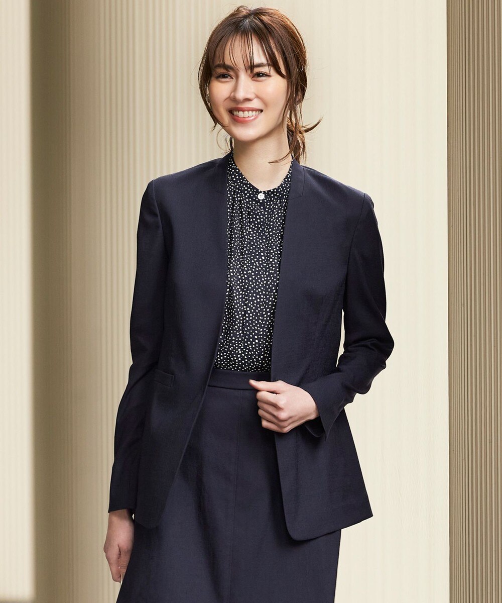 仕事のできる40代女性が選ぶビジネススーツと着こなし方 仕事のできる40代女性が選ぶビジネススーツと着こなし方