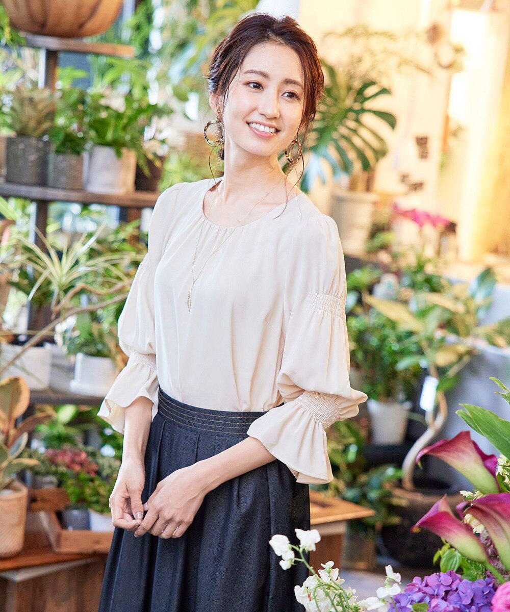 【洗える】幅広く活躍が期待できるギャザーブラウス